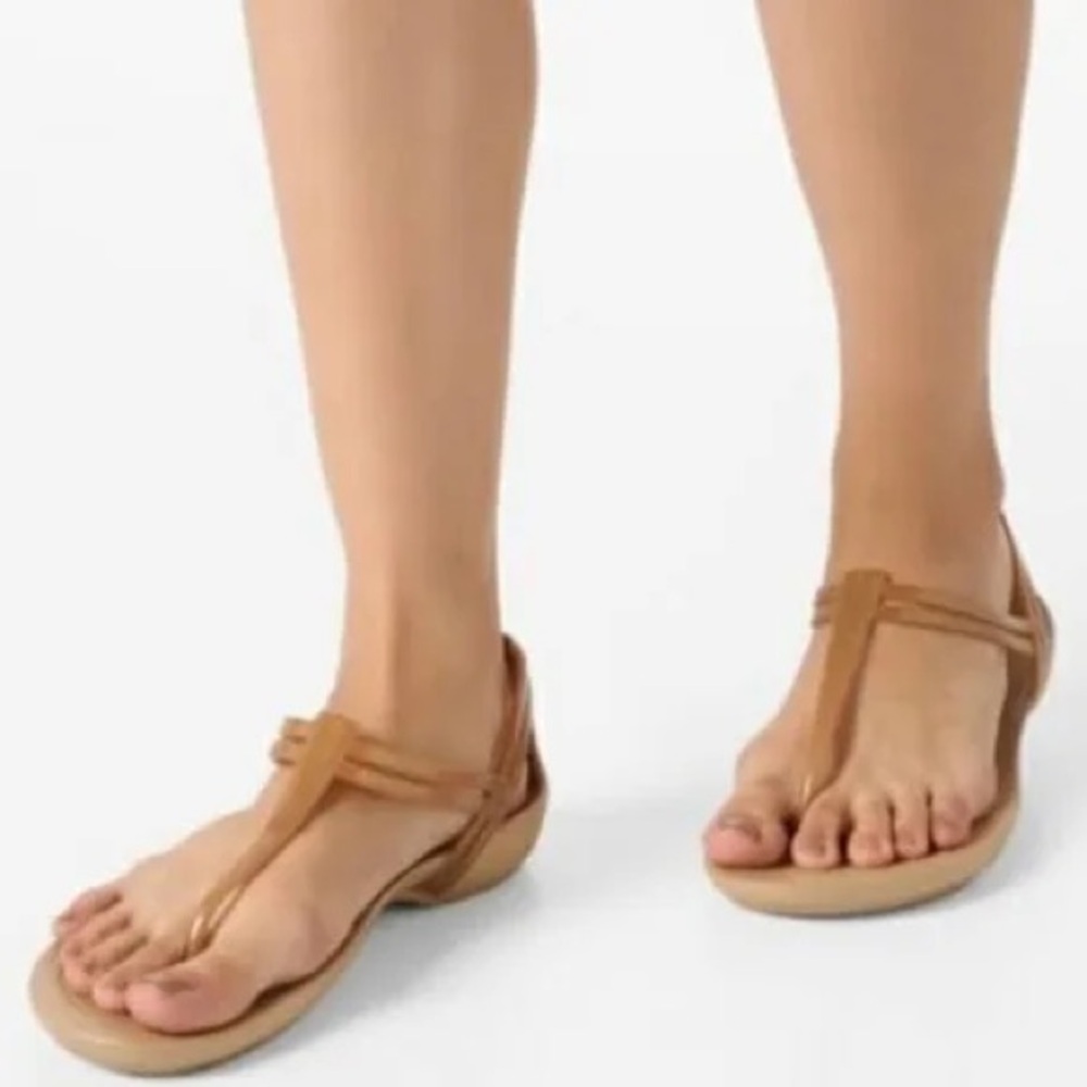 Croc Women's Isabella T-Strap Sandals W8